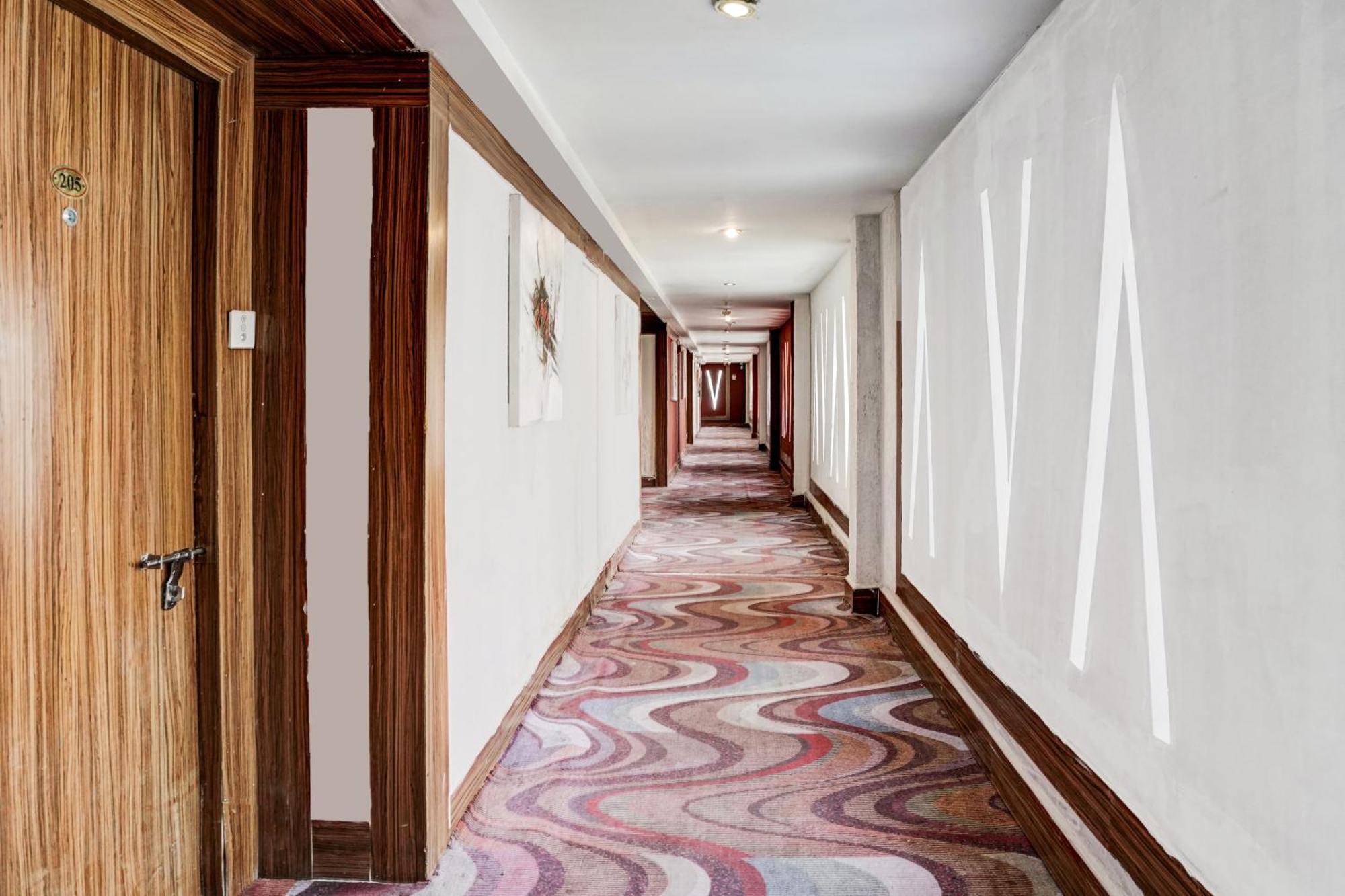 Townhouse 809 Royal Palms Hotel - Rose Collection มุมไบ ภายนอก รูปภาพ